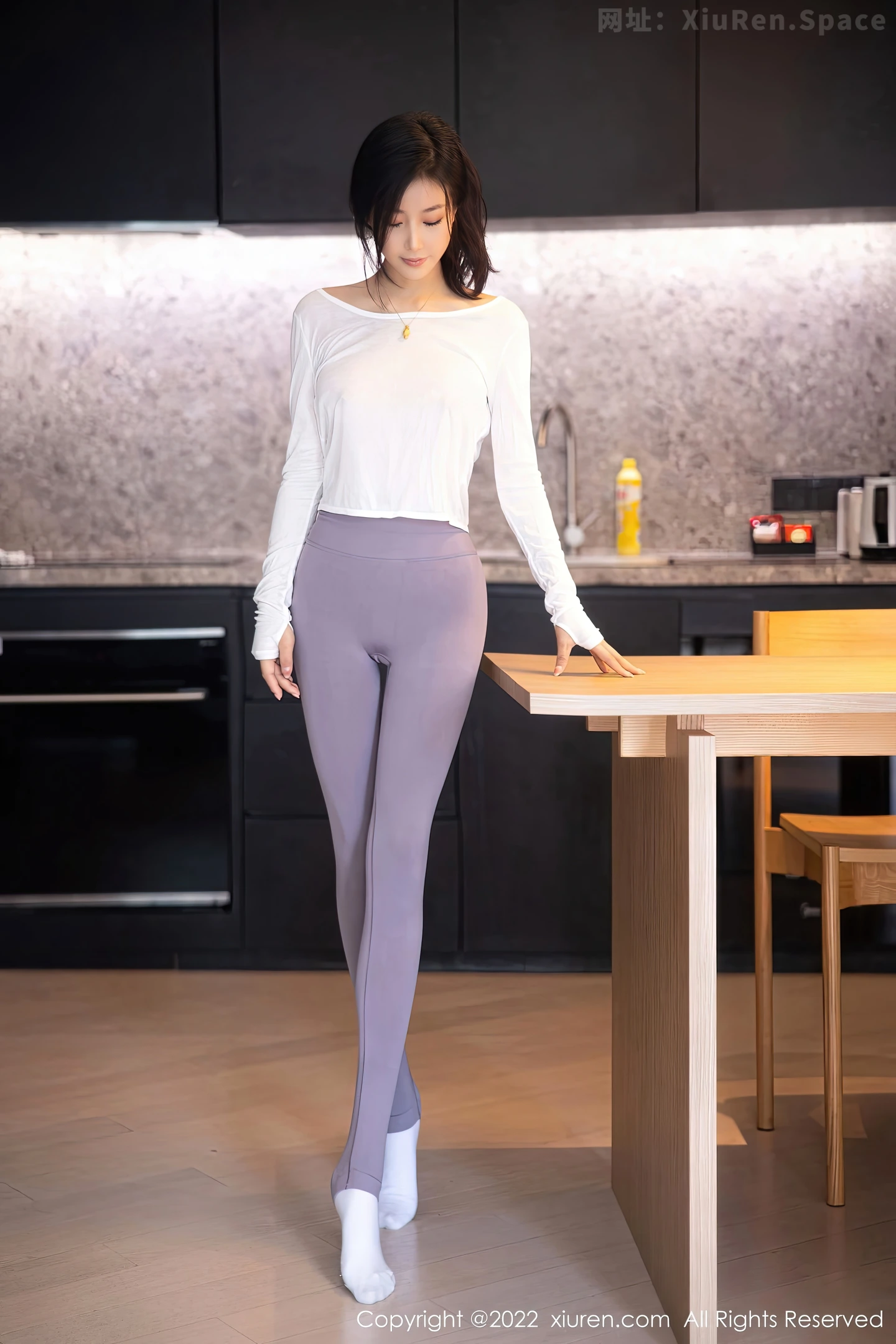 图片[6]-[XiuRen秀人网] VOL.5799 新人模特苏苏阿白上衣配灰色瑜伽裤秀曼妙绝美姿态撩人诱惑写真93P-秀人网官方网站